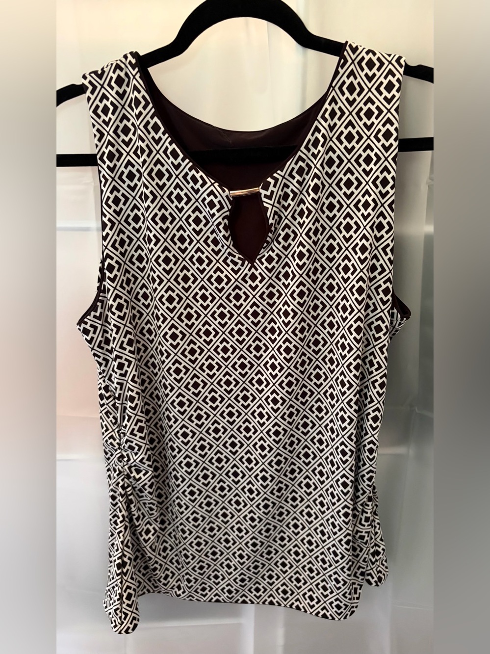 Elie Tahari Reversible Black and White Geometric Keyhole Cami